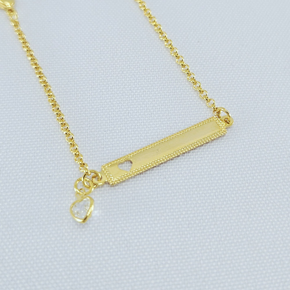 Pulseira infantil com placa coração vazado com pedra cristal - Imagem 2