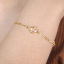 Pulseira trevo redor detalhado