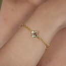 Pulseira trevo martelado detalhado