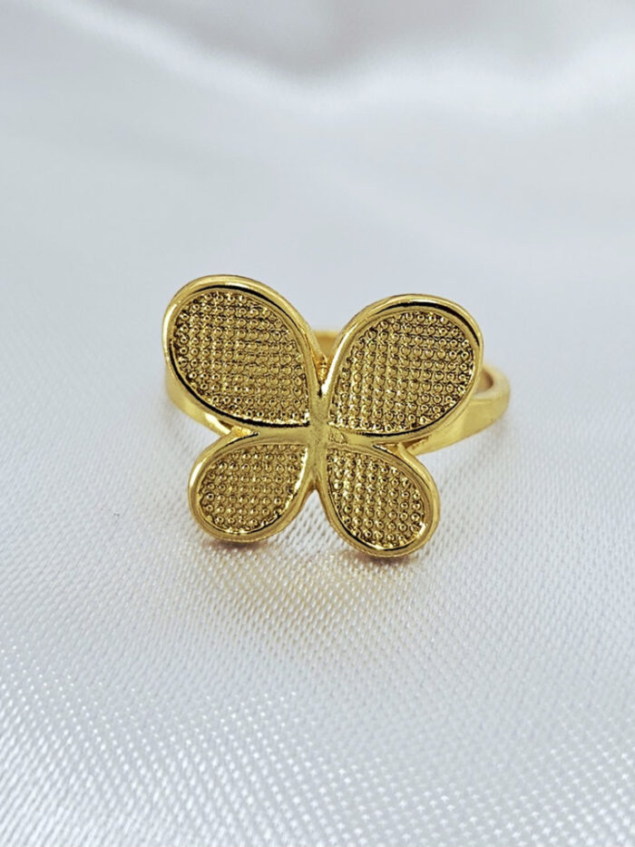 Anel formato borboleta detalhado