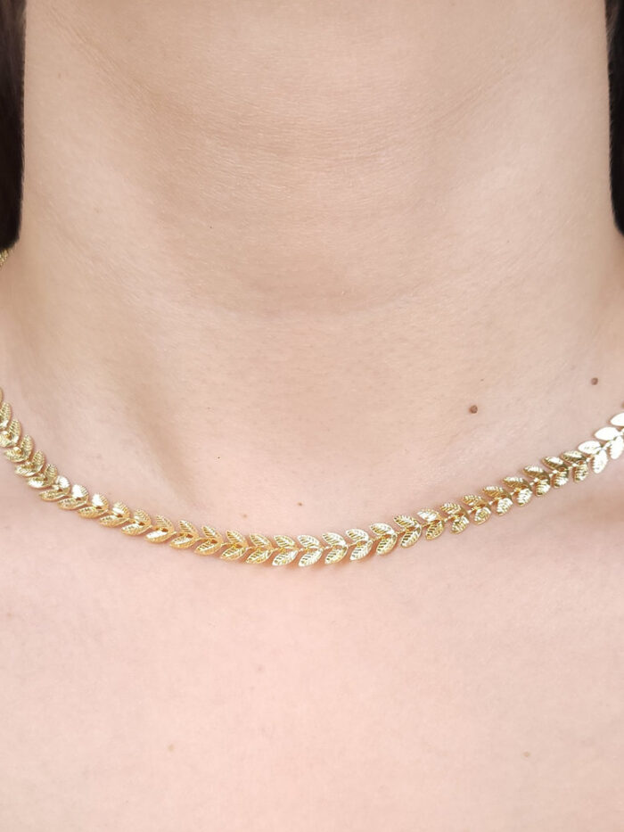 Choker elos folhas detalhado dourado