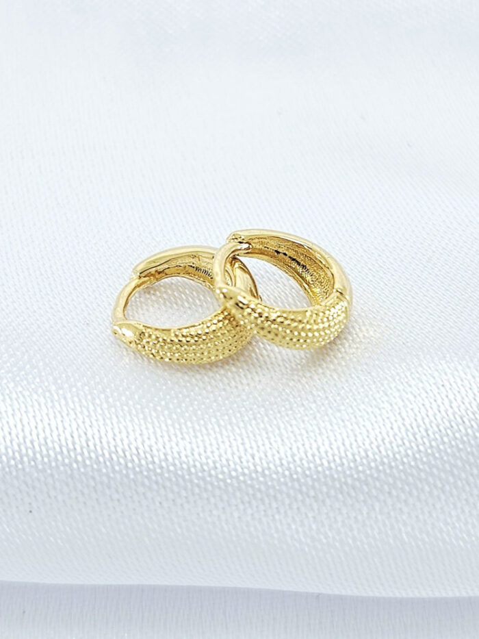 Argolinha trabalhada  dourado