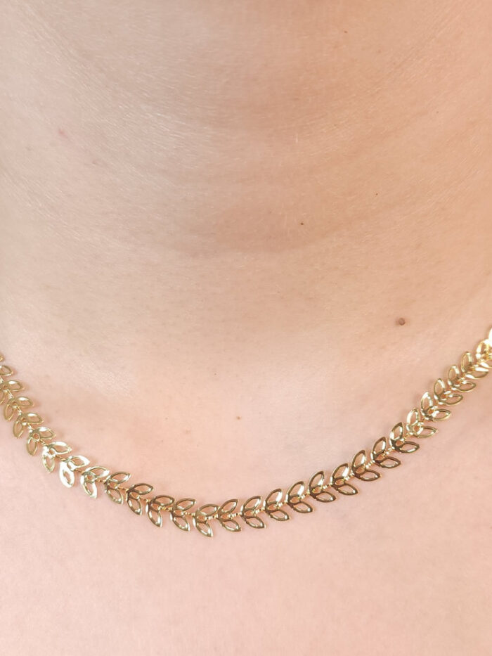 Choker escama detalhe vazado