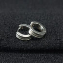 Brinco argola detalhado liso