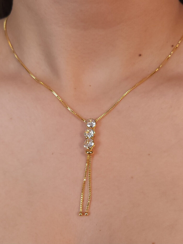 Gargantilha gravatinha com três pontos de luz