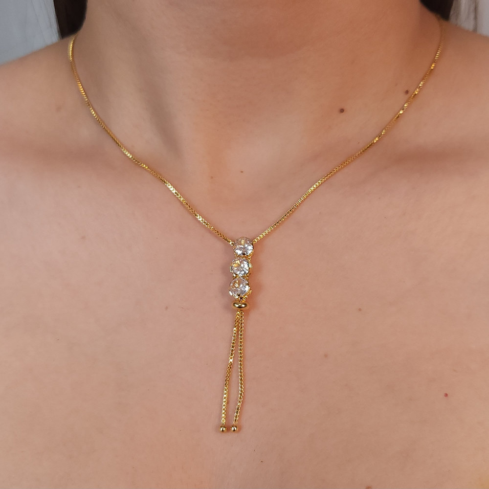 Gargantilha gravatinha com três pontos de luz