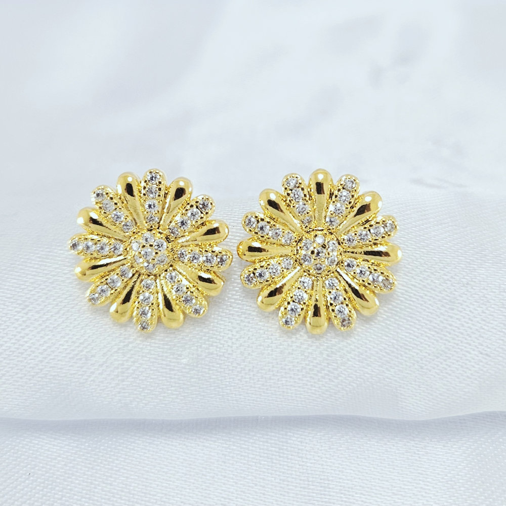 Brinco girassol cravejada com zircônias