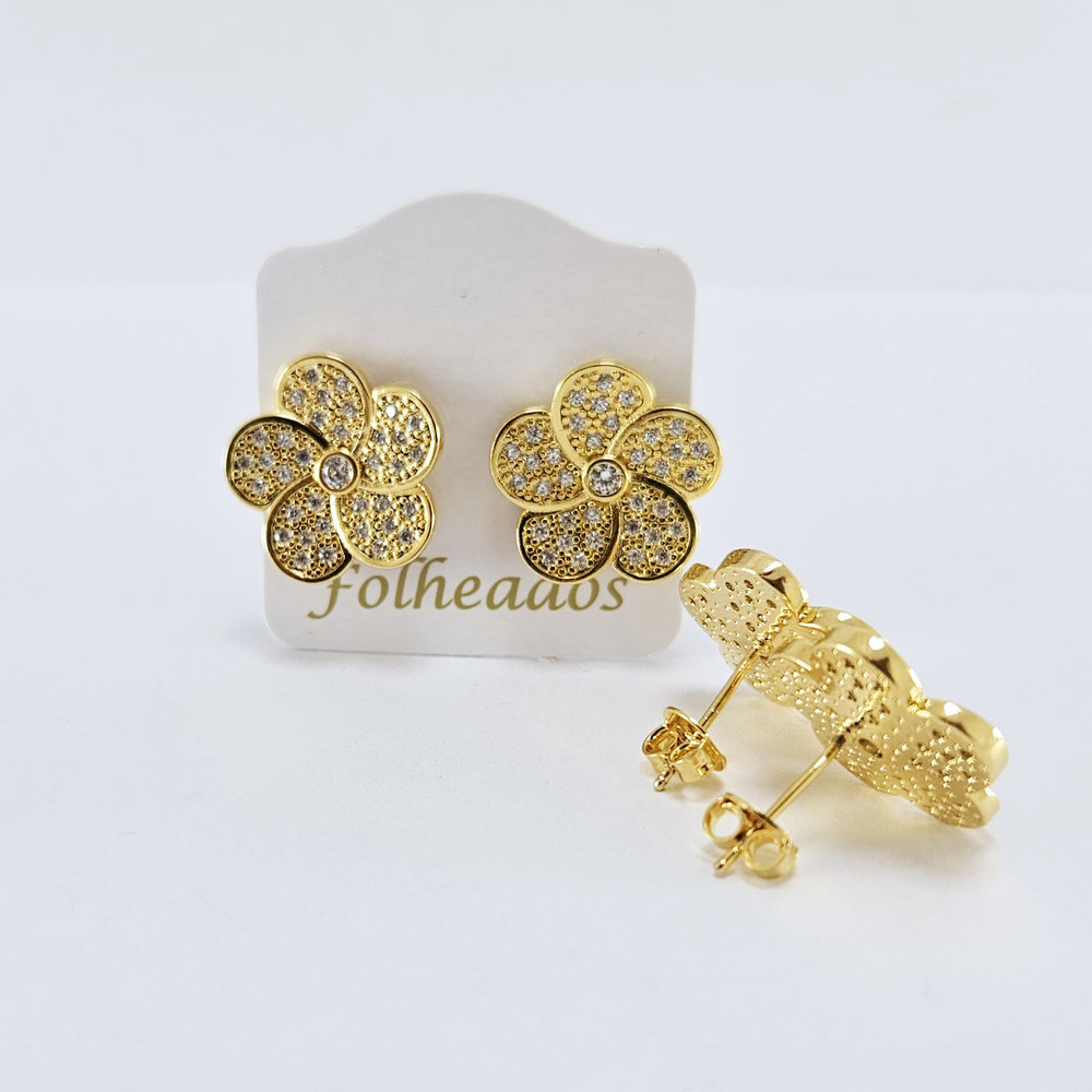 Brinco flor cravejada com zircônias