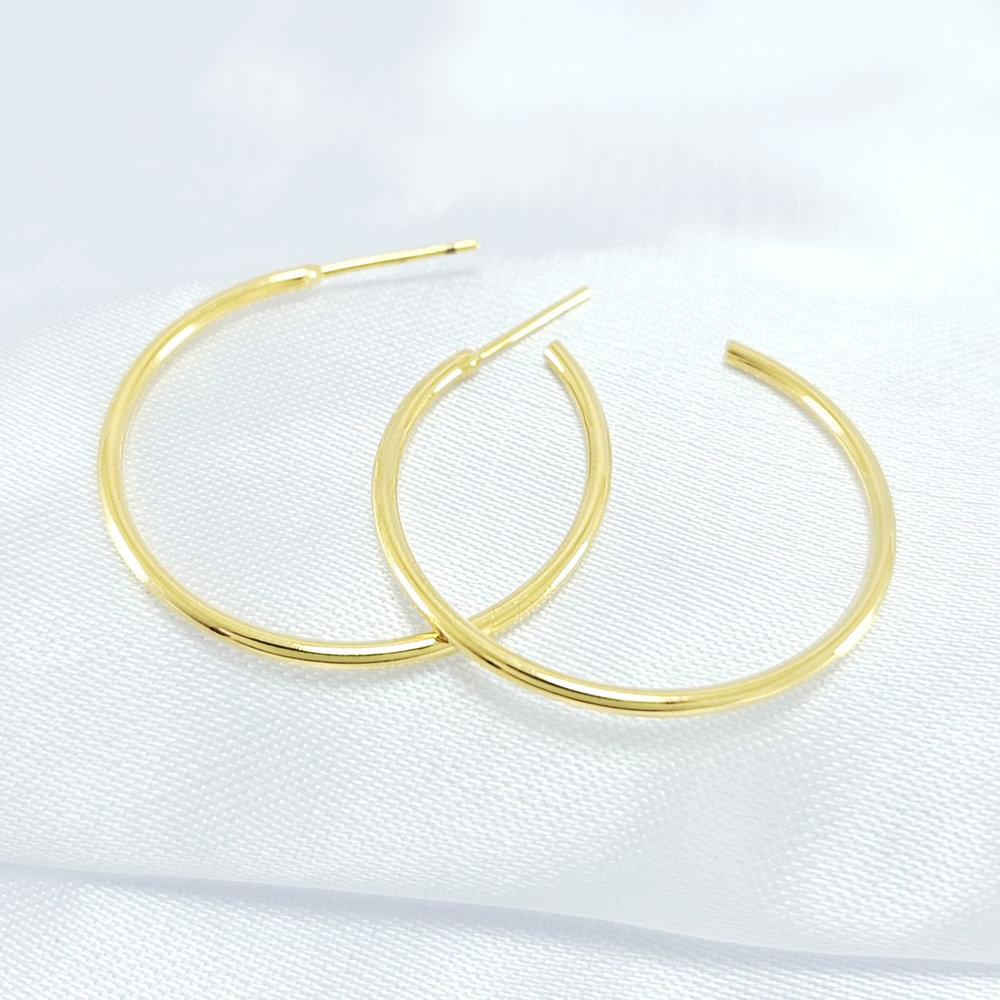 Brinco fio argola boleada