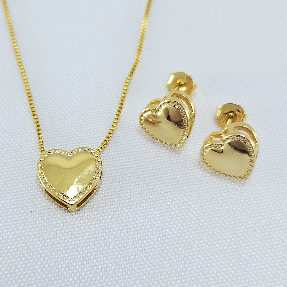 Conjunto coração borda detalhado fosco