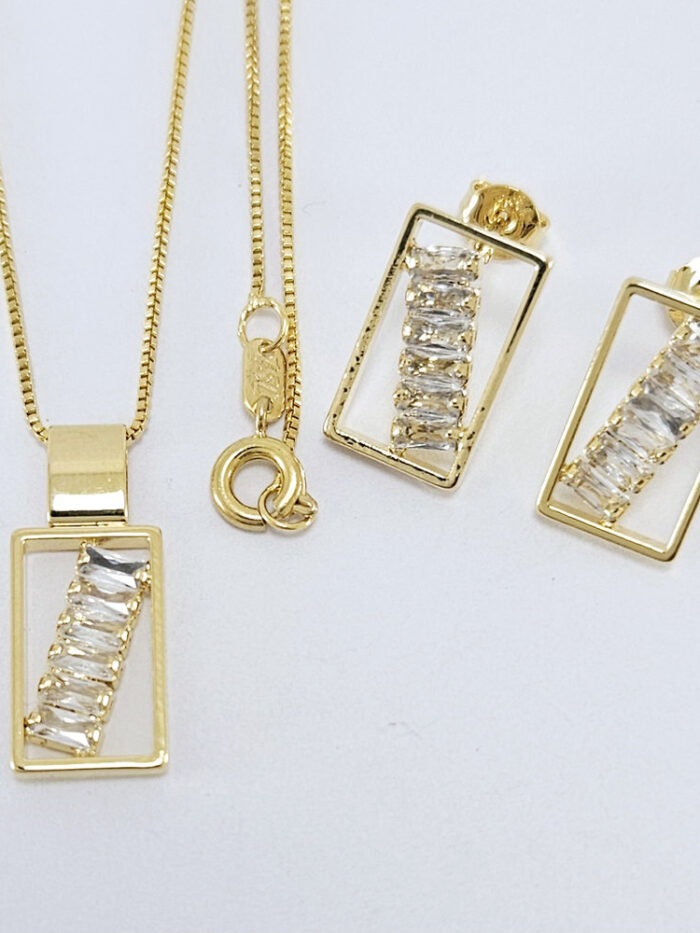 Conjunto quadrado vazado com pedra baguete