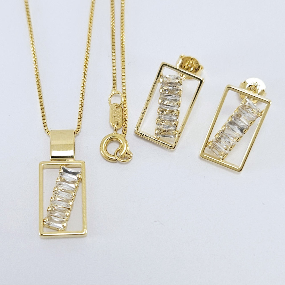 Conjunto quadrado vazado com pedra baguete