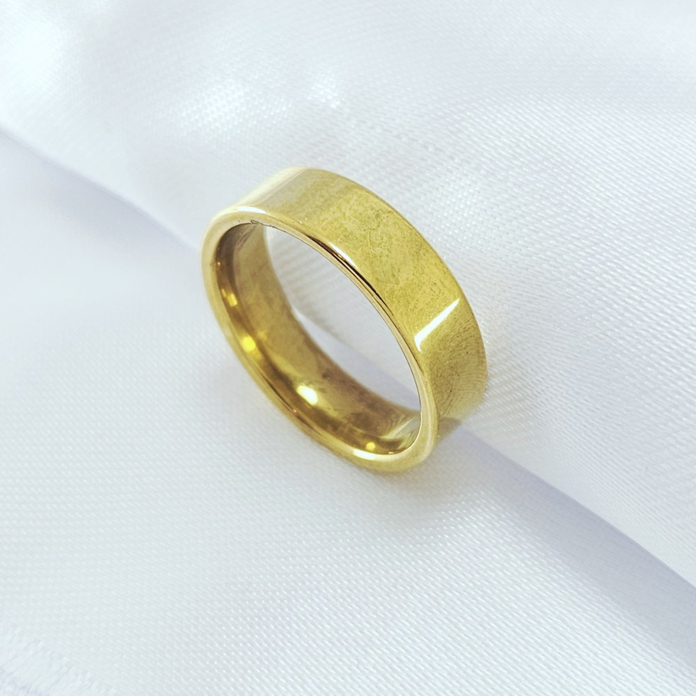 Aliança lisa quadrada