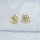 Brinco flor cristal com detalhe pedras oval ao redor