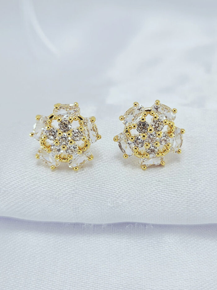 Brinco flor cristal com detalhe pedras oval ao redor