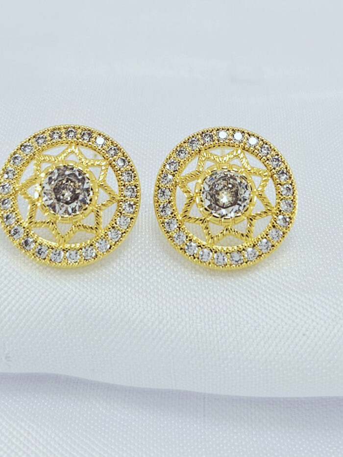 Brinco círculo detalhe estrela com pedra cristal