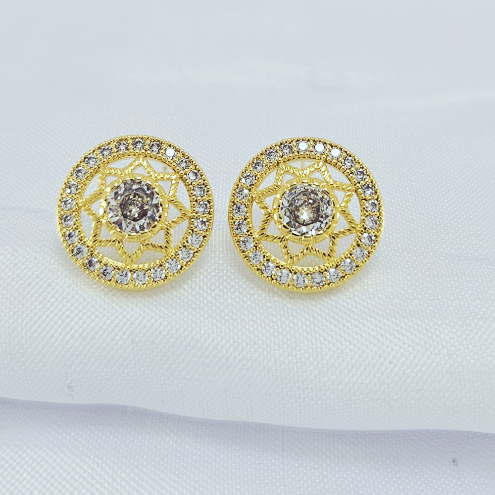 Brinco círculo detalhe estrela com pedra cristal