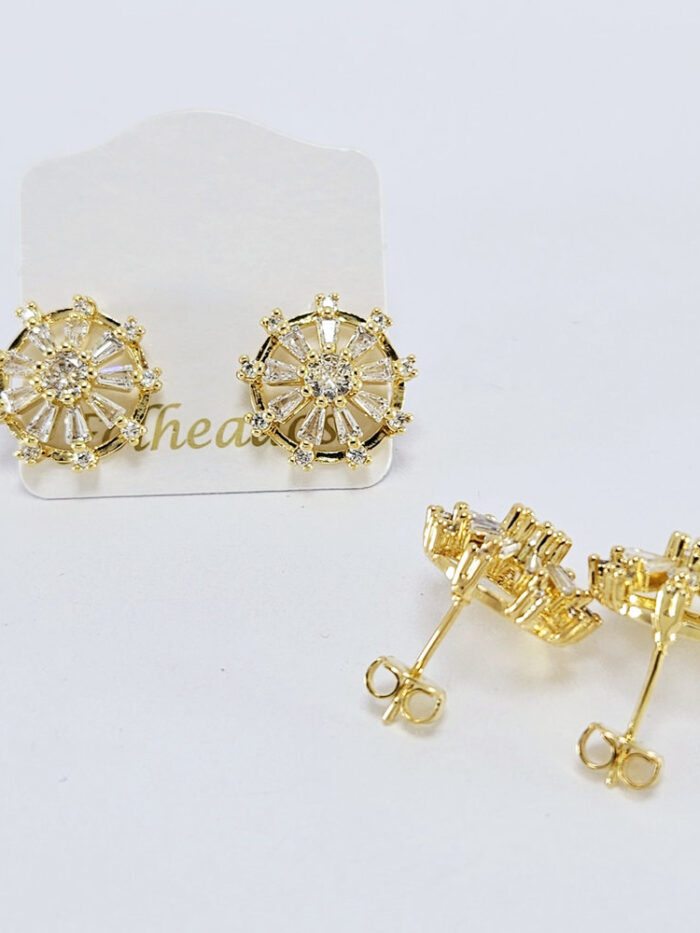 Brinco flor com pedra cristal