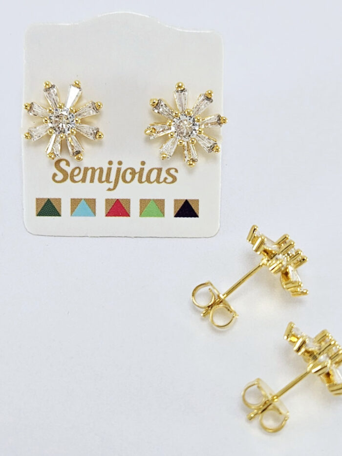 Brinco flor com pedra cristal