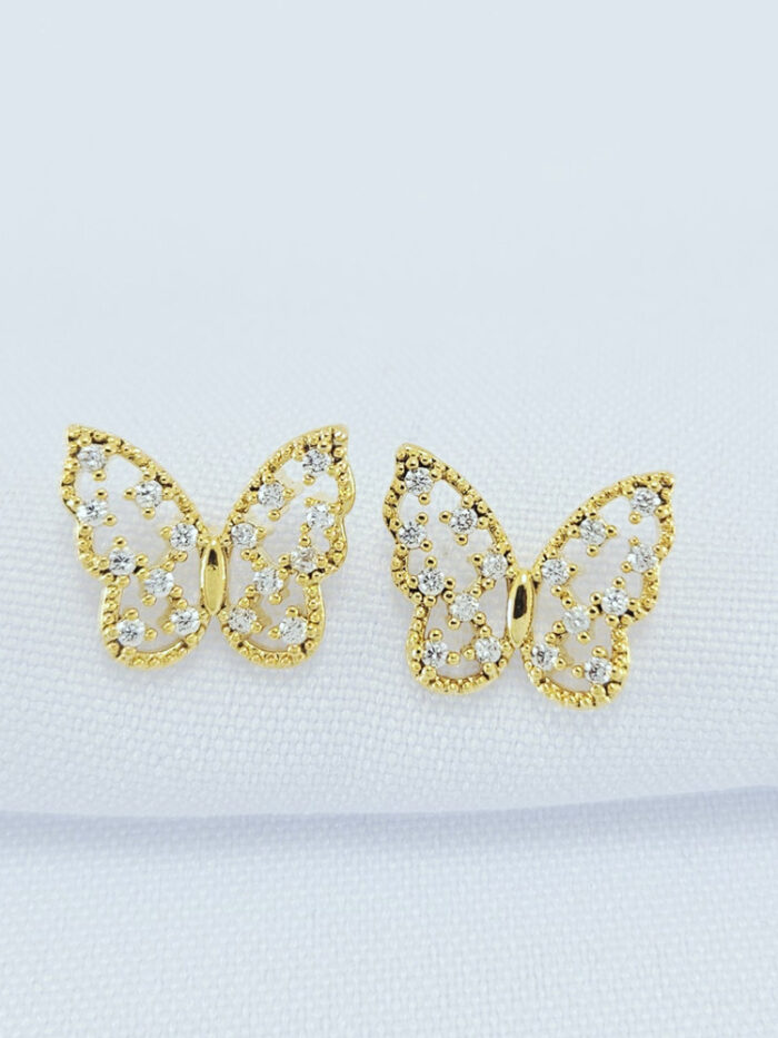 Brinco formato borboleta com pedras vazado