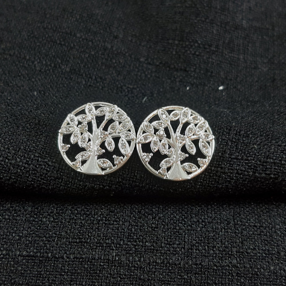 Brinco círculo com árvore e folhas cravejada