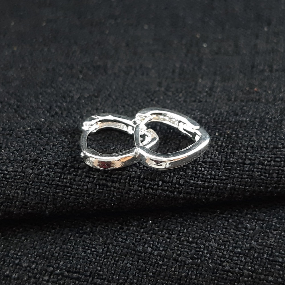 Brinco argola modelo coração