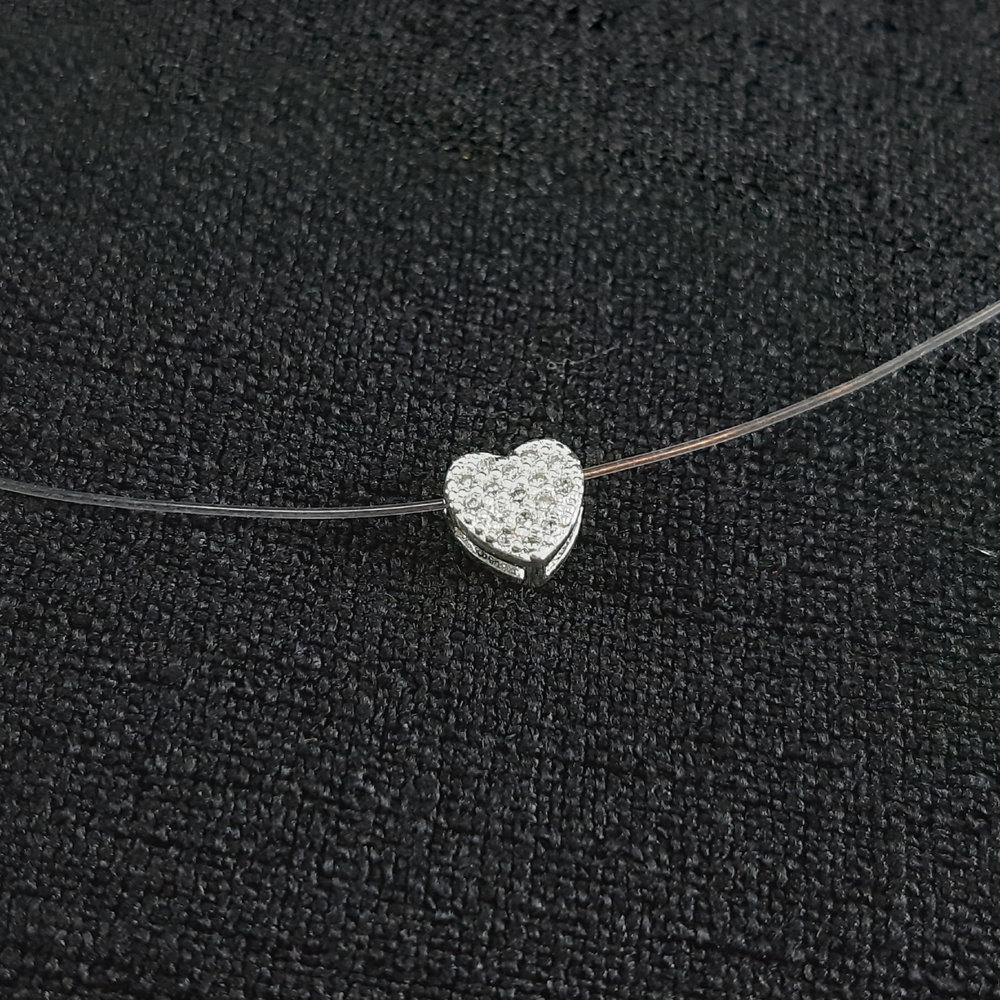 Gargantilha chocker fio nylon com coração cravejado