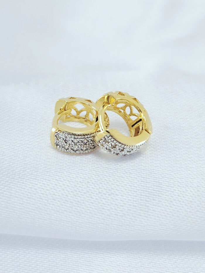 Argolinha cravejada em zircônia