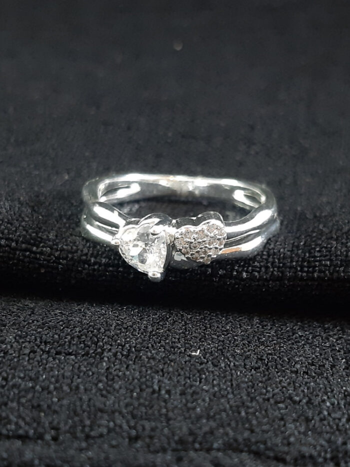 Anel coraçaõ duplo cristal e cravejado