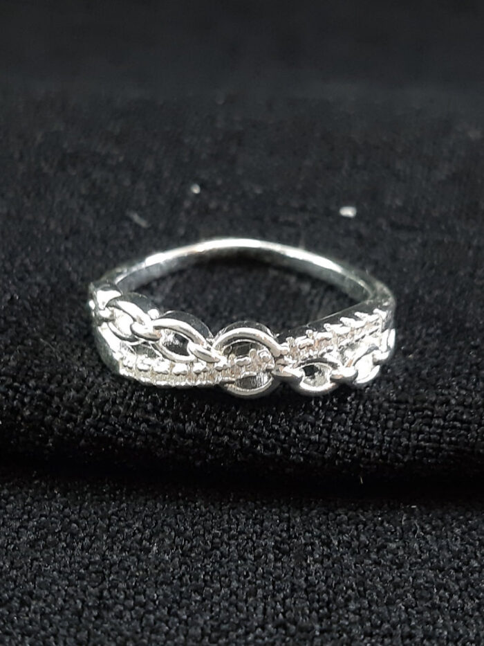 Anel dois fios cravejado e corrente