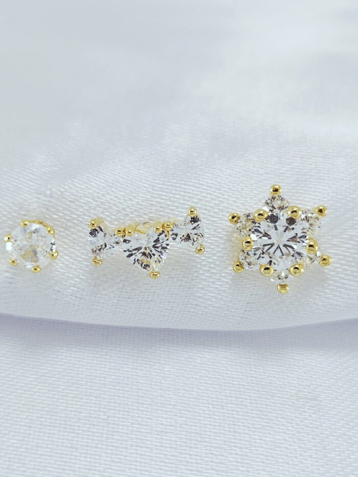 Trio de brincos ponto de luz, fio corações cristal e flor