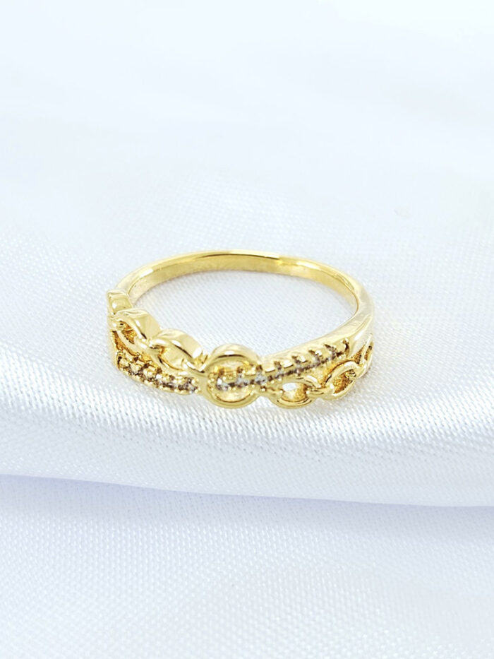 Anel dois fios cruzado cravejado e elos