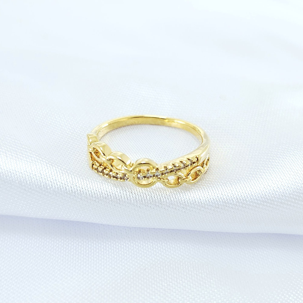 Anel dois fios cruzado cravejado e elos