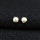 Brinco pérola base detalhada