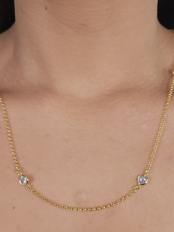 Gargantilha longuinho com ponto de luz