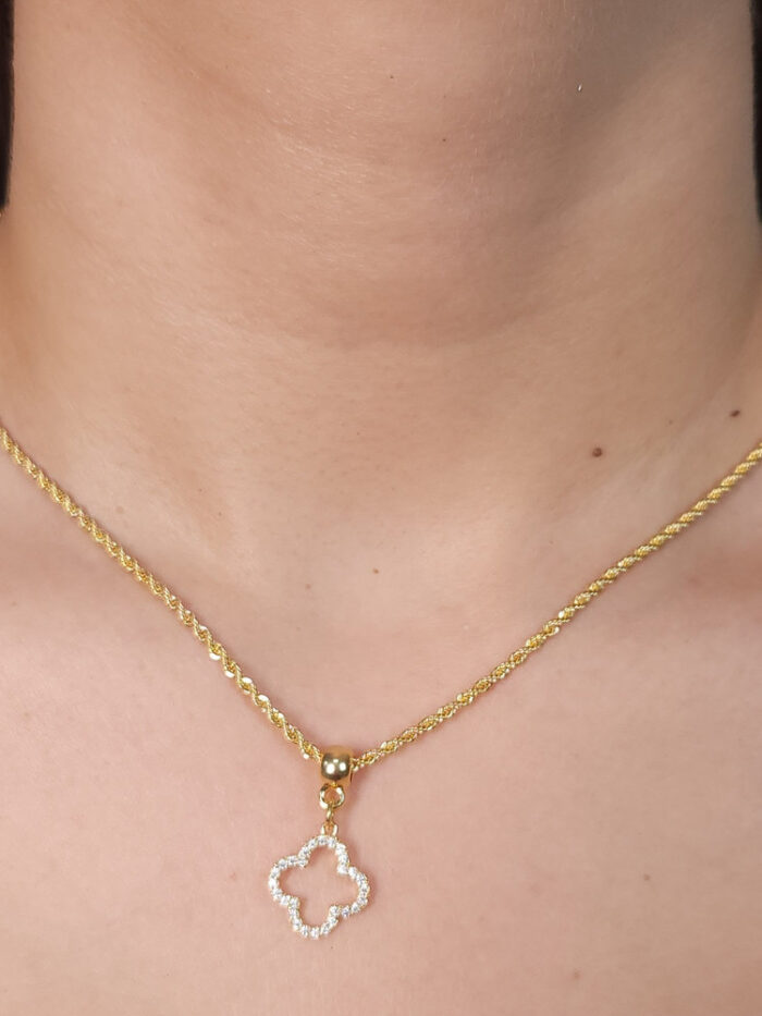 Gargantilha chocker com trevo cravejado vazado