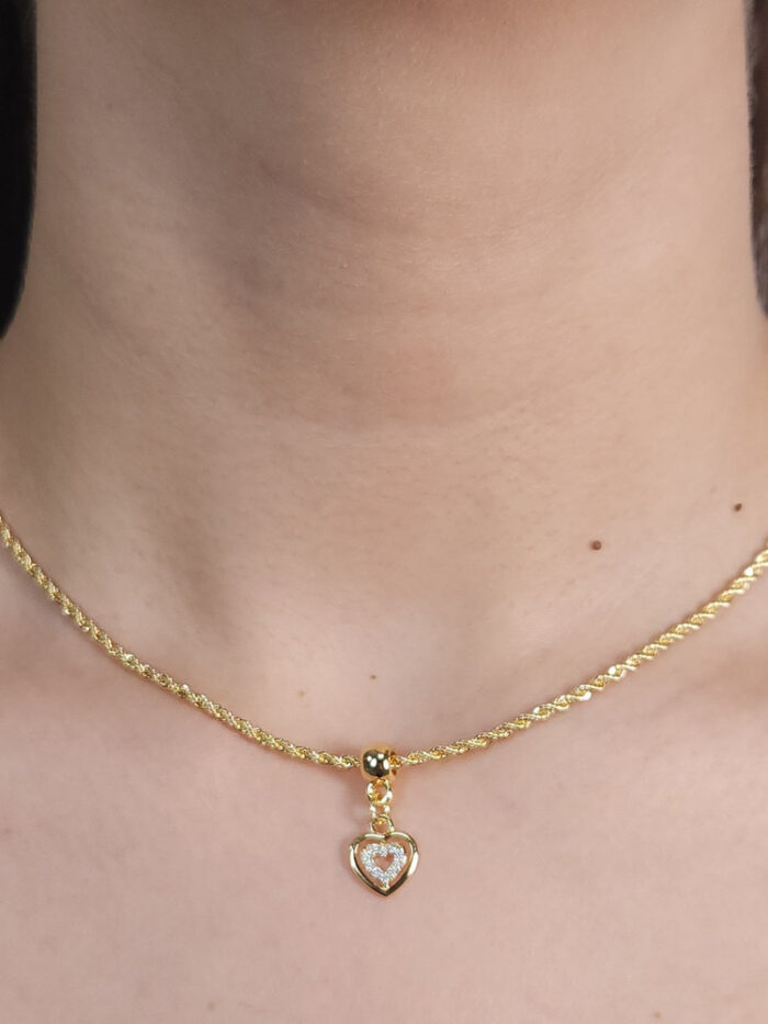Gargantilha chocker coração vazado cravejado