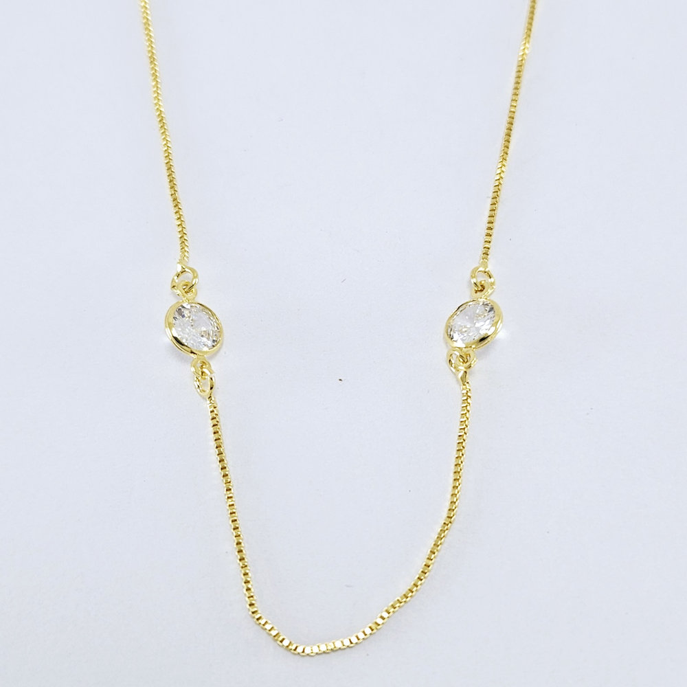 Longuinho com pontos de luz