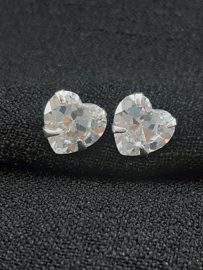 Brinco ponto de luz coração