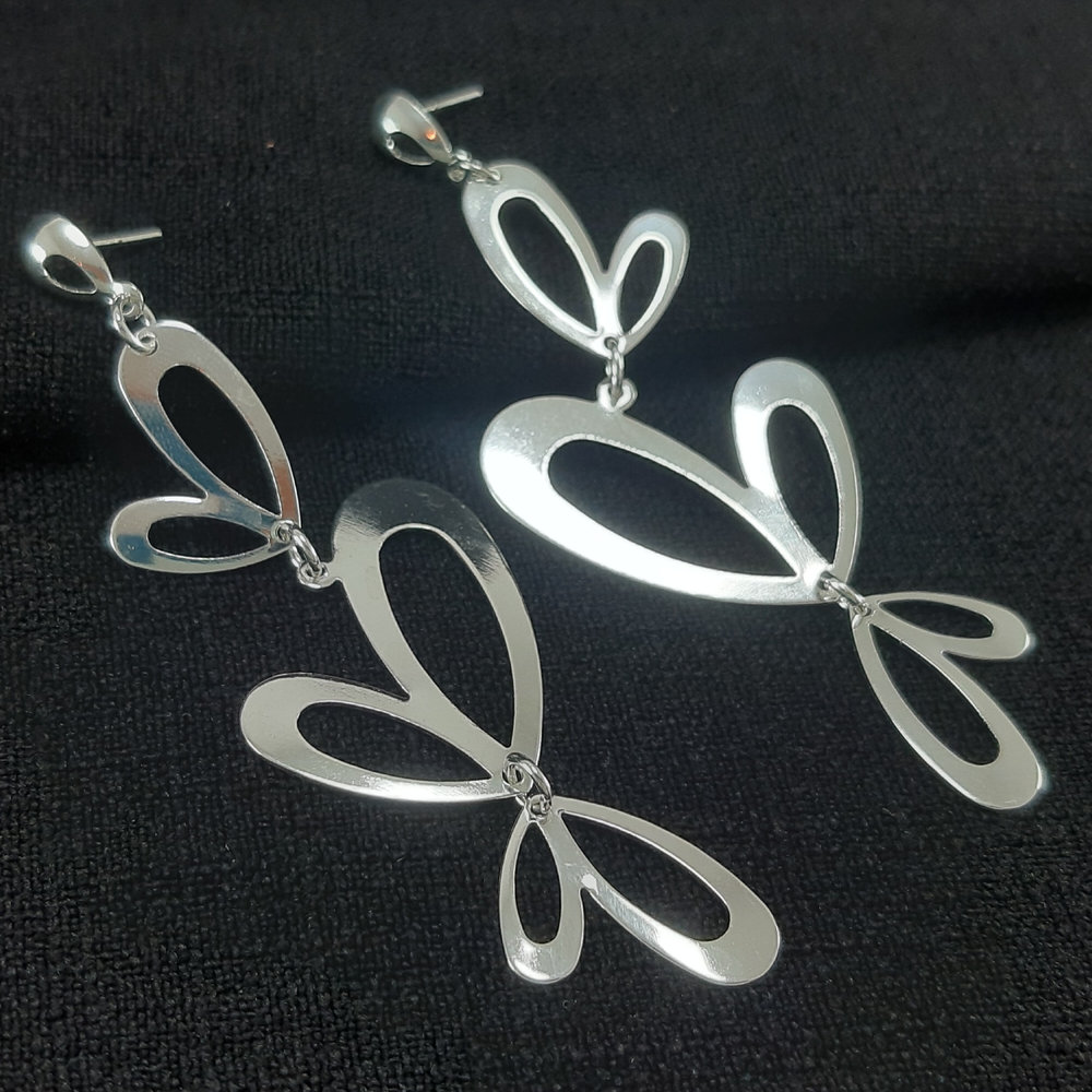 Brinco borboletas vazado com base oval - Imagem 2