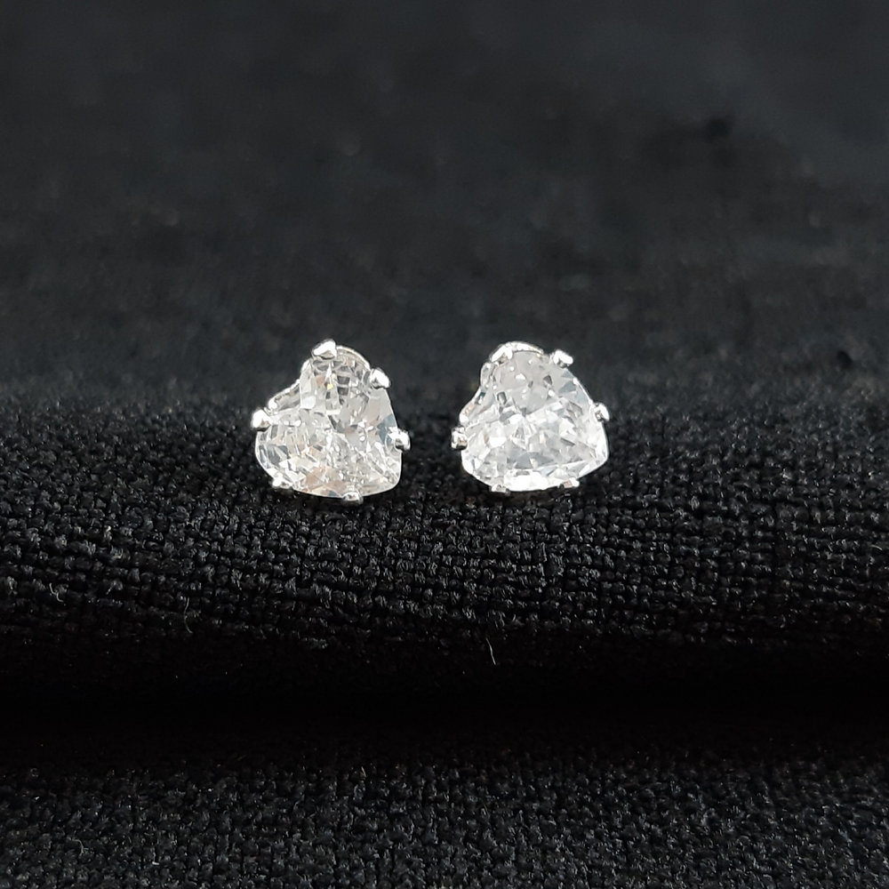 Brinco pedra cristal coração