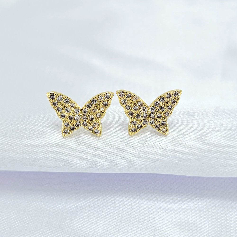Brinco formato borboleta cravejado em zircônia