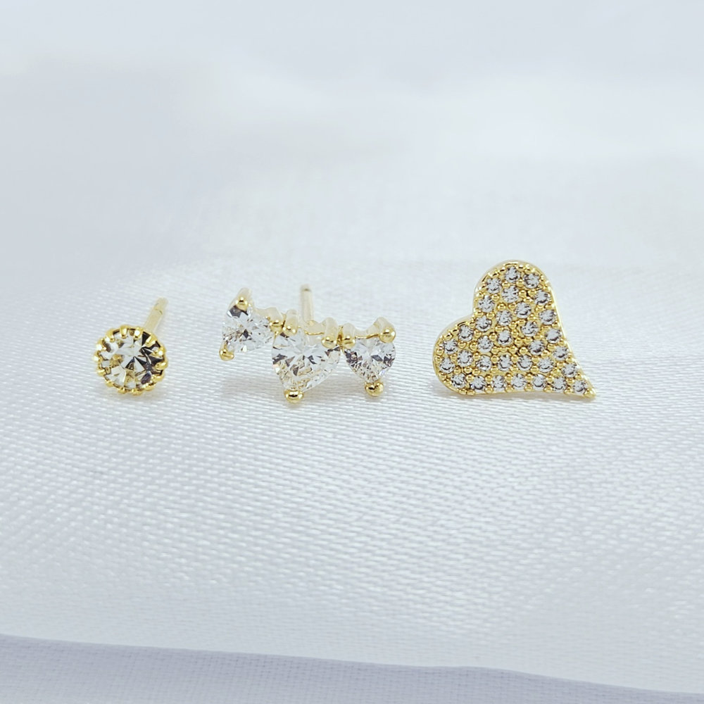 Trio de brincos ponto de luz, coração cravejado e fio corações cristal