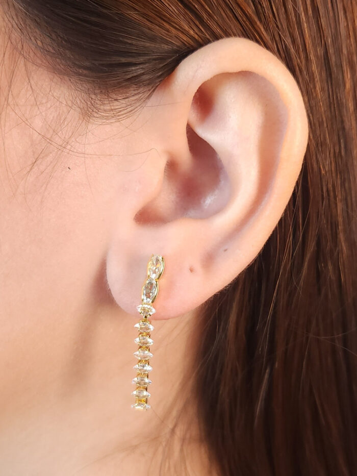 Brinco fio com pedras navete cristal