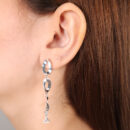 Brinco três elos com detalhe triângulo cristal