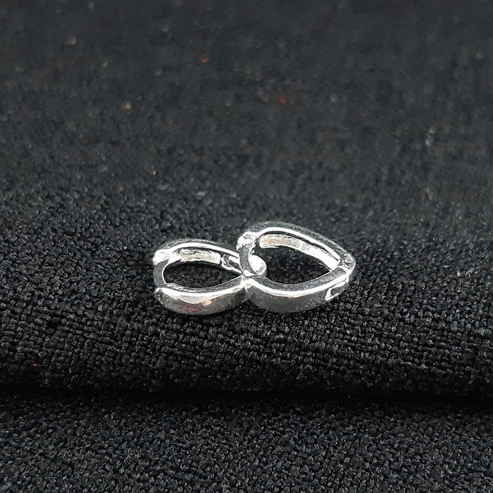 Brinco argola infantil modelo coração