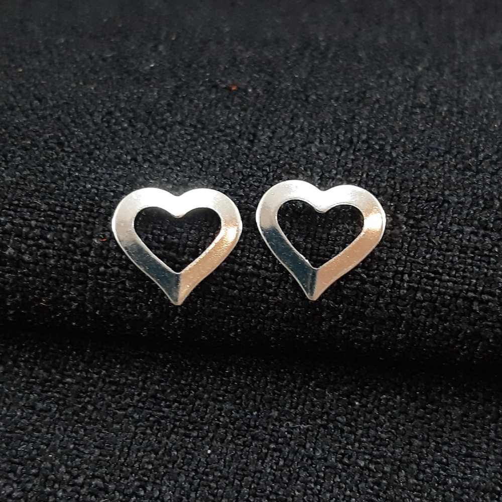 Brinco coração vazado