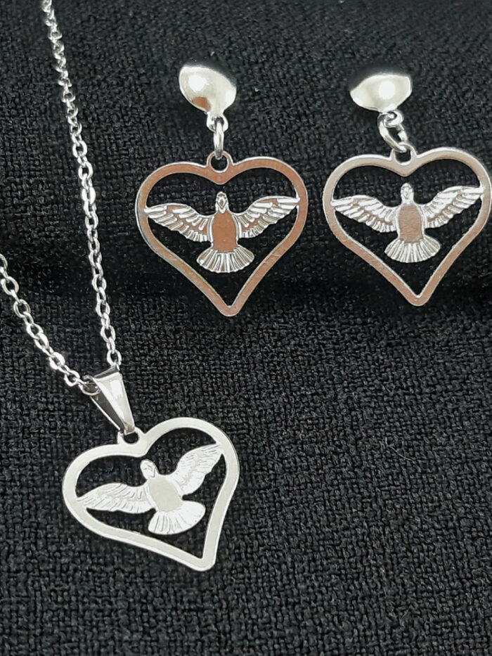 Conjunto coração com Espirito Santo detalhado