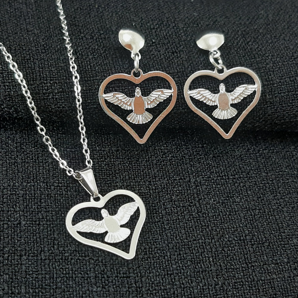 Conjunto coração com Espirito Santo detalhado