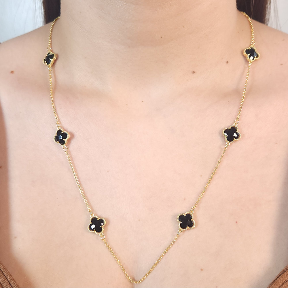 Gargantilha longuinho pingente de trevos pedra preta